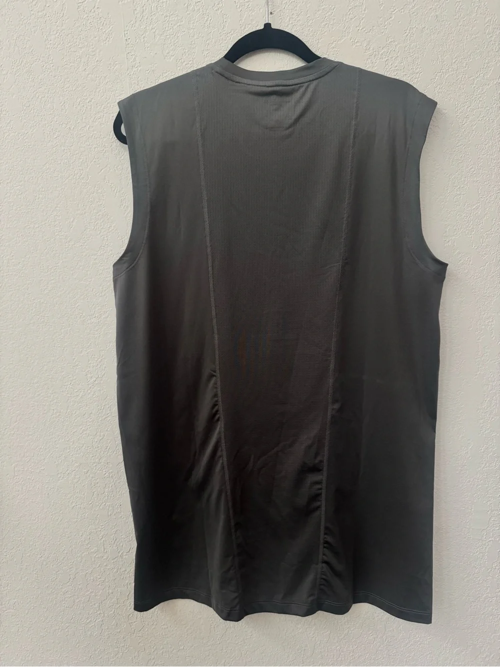 Adidas men’s sleeveless Techfit Trefoil Muscle Tee Tall length Grey -NWT
